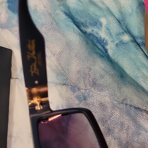 Sunglases - Picture 2 of 4